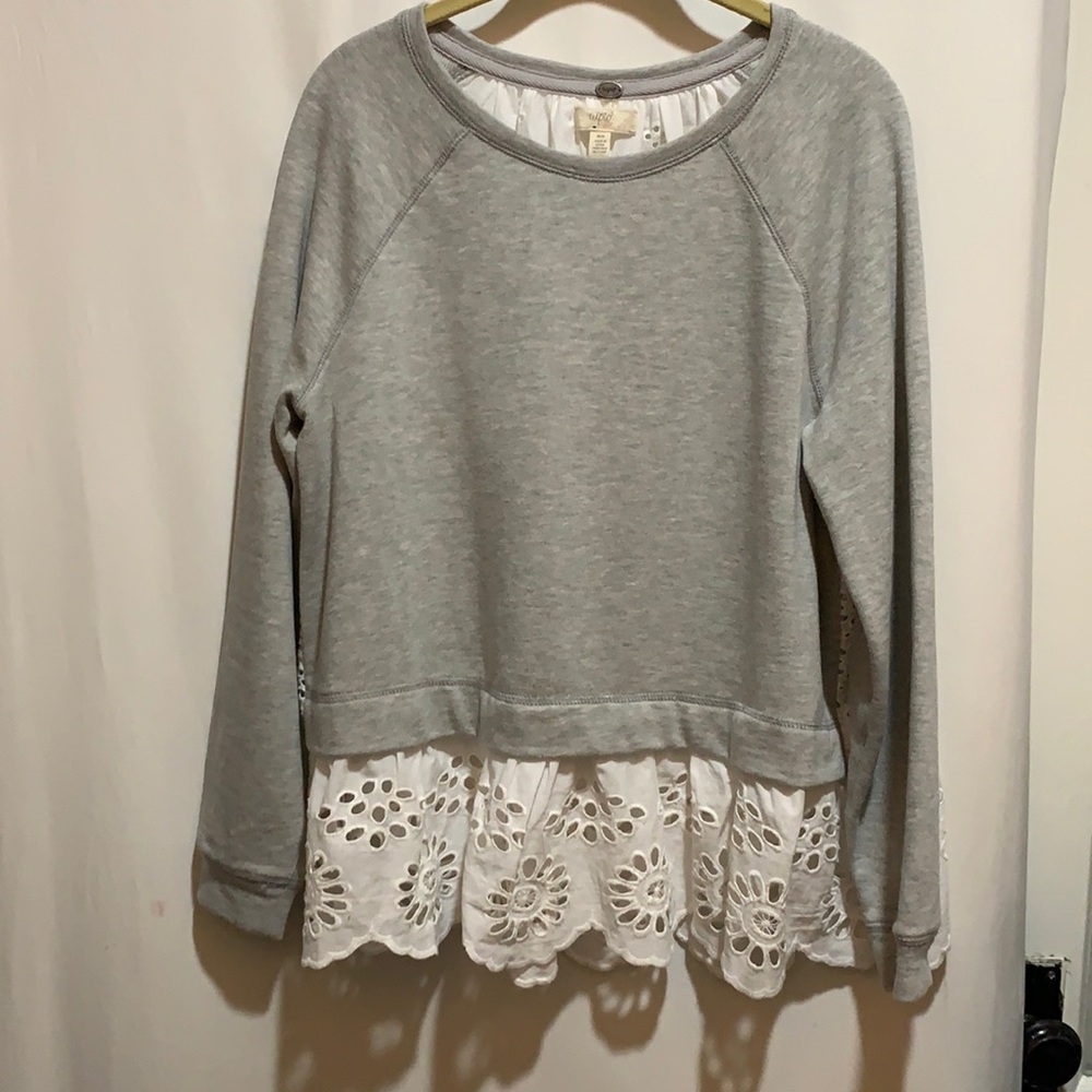 CUPIO SWEATSHIRT TOP GRAY/WHT SZM EYELET RUFFLE